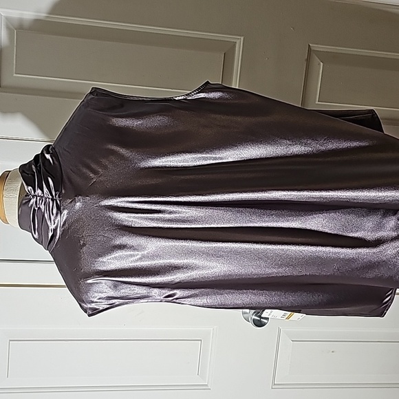 Women's shinny sleevless top. Color is called platinum.By nine West Size… - Picture 5 of 11